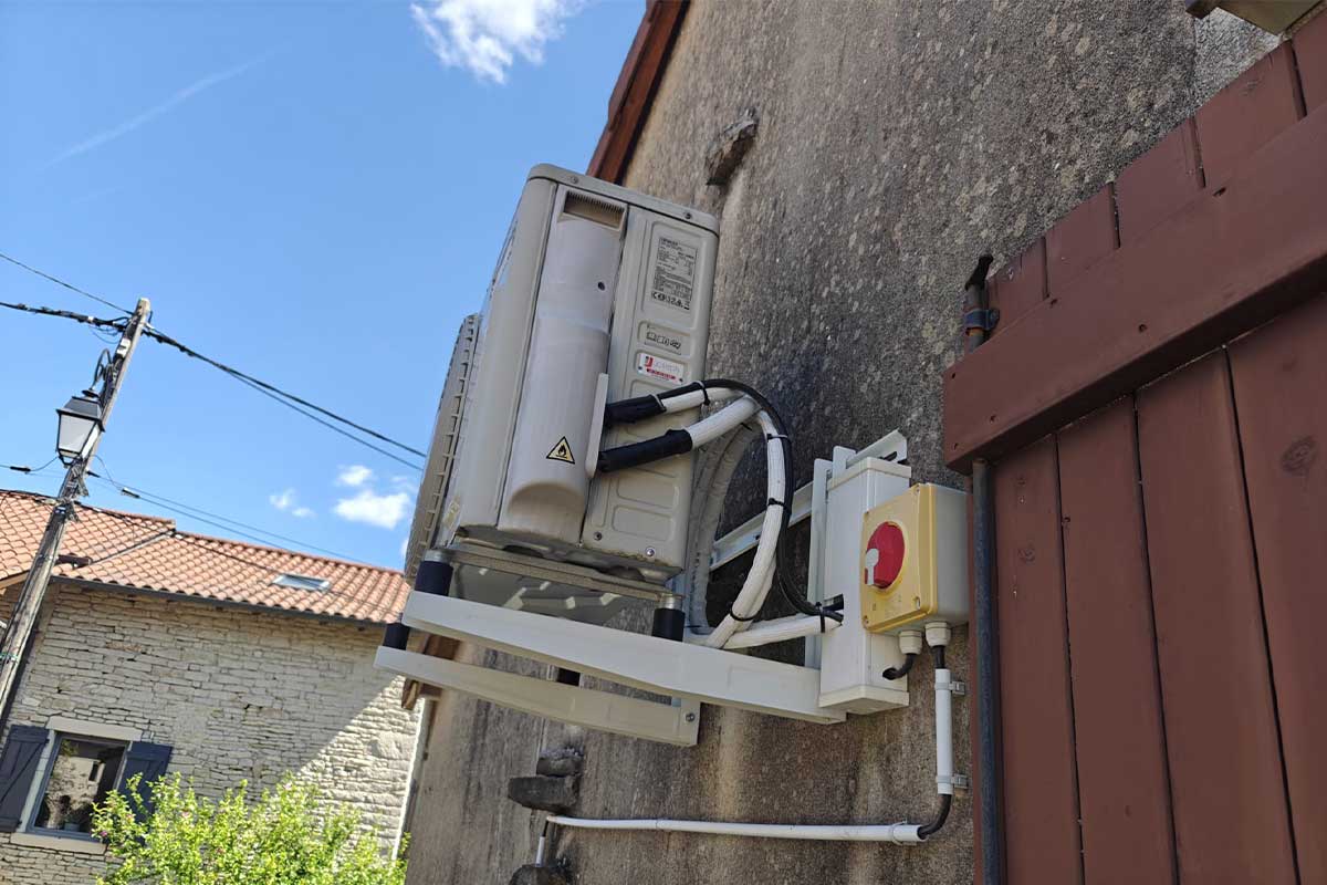 Une unité extérieure d'une climatisation.