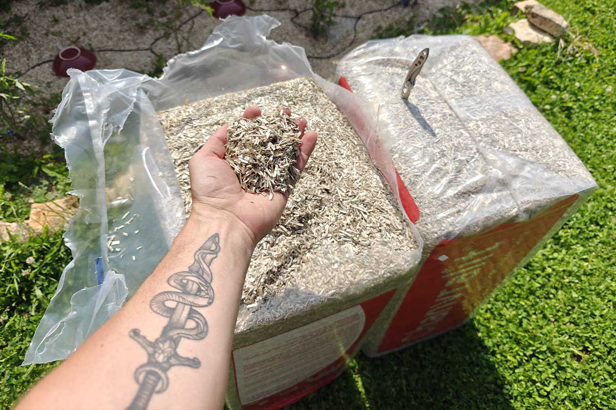 Il existe de nombreuses solutions pour le paillage au jardin dont le paillis de chanvre.