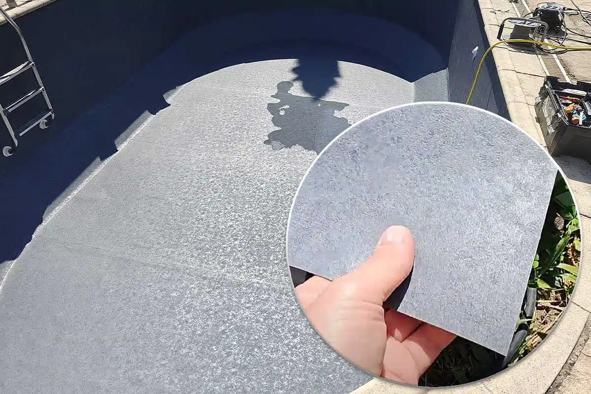 L'installation d'un revêtement de piscine de couleur sombre permet de chauffer plus facilement l'eau naturellement.