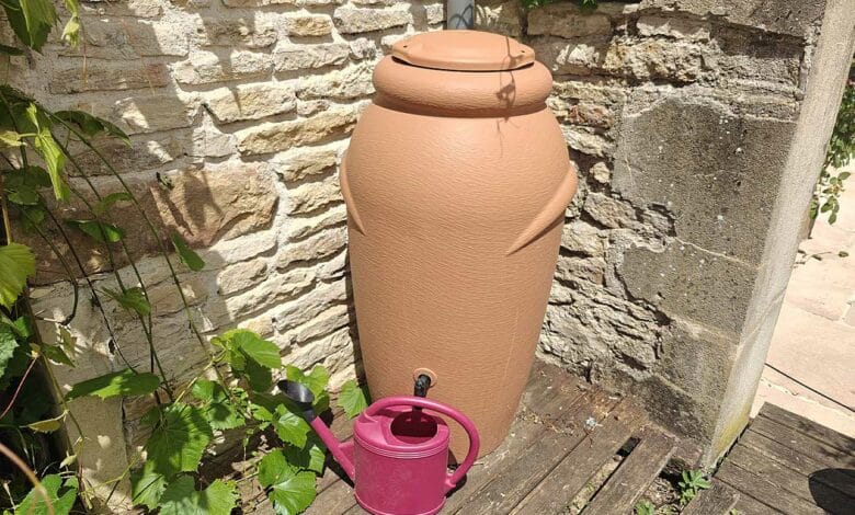 Un récupérateur d'eau de pluie.