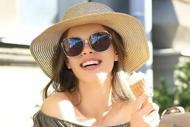 Pourriez-vous deviner que cette femme porte des surlunettes ?