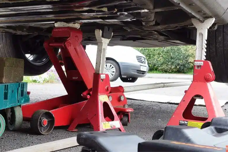 Changement de batterie d'une Nissan Leaf.