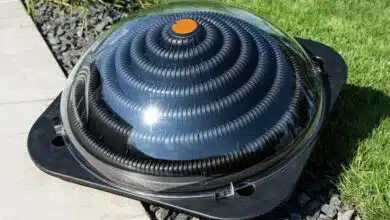 Un chauffe-eau solaire en forme de dôme pour votre piscine.