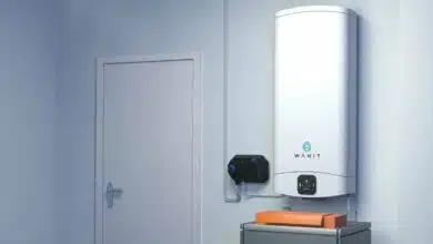 Le système TWiN de WANIT est un chauffe-eau hybride alimenté par des panneaux photovoltaïques. Crédit photo : Wanit