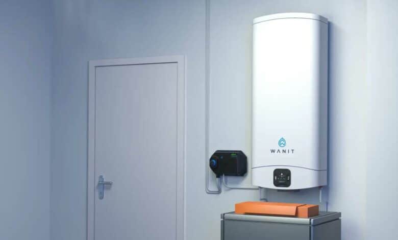 Le système TWiN de WANIT est un chauffe-eau hybride alimenté par des panneaux photovoltaïques. Crédit photo : Wanit