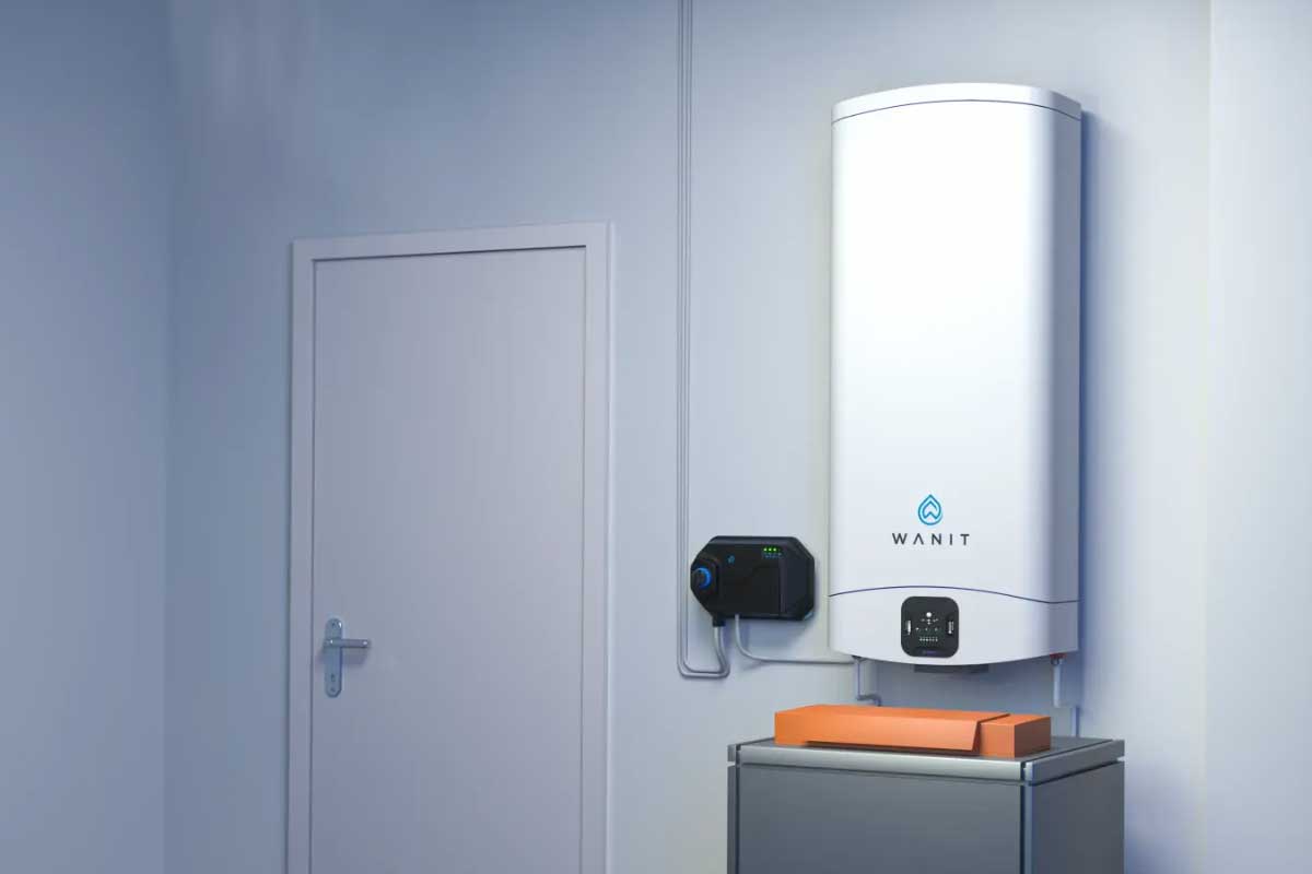 Le système TWiN de WANIT est un chauffe-eau hybride alimenté par des panneaux photovoltaïques. Crédit photo : Wanit