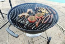 Un barbecue sur une terrasse.