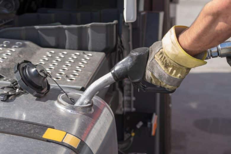 Les vols de carburant sont de plus en plus nombreux, pour cela, il invente un bouchon de réservoir inviolable.