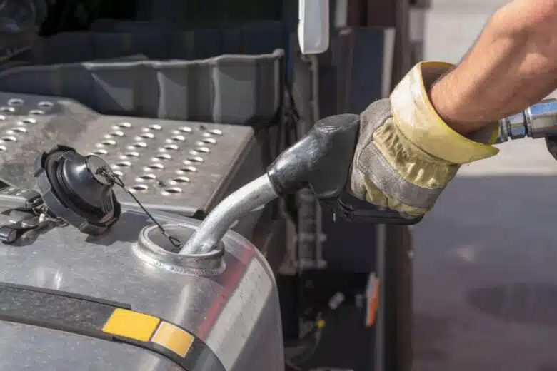Les vols de carburant sont de plus en plus nombreux, pour cela, il invente un bouchon de réservoir inviolable.