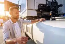 Il invente un bouchon de réservoir de carburant qui empêche le siphonnage.