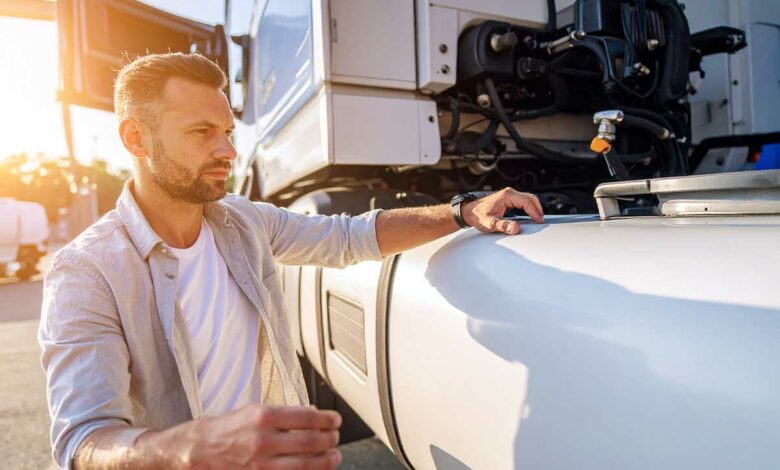 Il invente un bouchon de réservoir de carburant qui empêche le siphonnage.