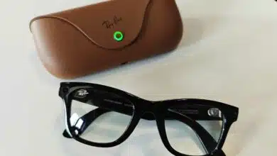 Des lunettes Ray Ban Meta et leur boitier.