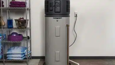 Un chauffe-eau à pompe à chaleur.