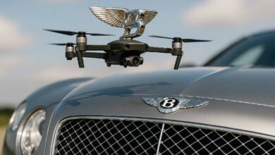 Un ingénieur crée un drone avec l'insigne de Bentley le Flying B.