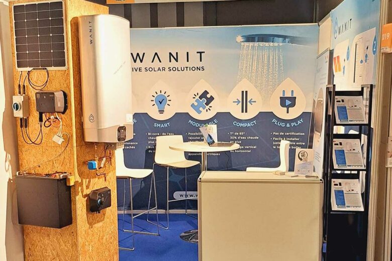 Le chauffe-eau solaire TWiN de Wanit présenté lors d'un salon Batireno.