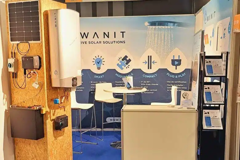 Le chauffe-eau solaire TWiN de Wanit présenté lors d'un salon Batireno.