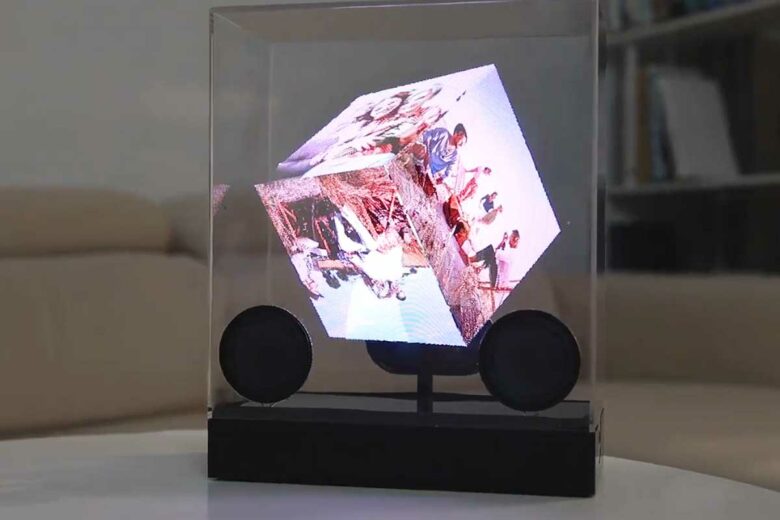 Une enceinte qui permet de diffuser des images, animations et photos à l'aide d'un procédé holographique.