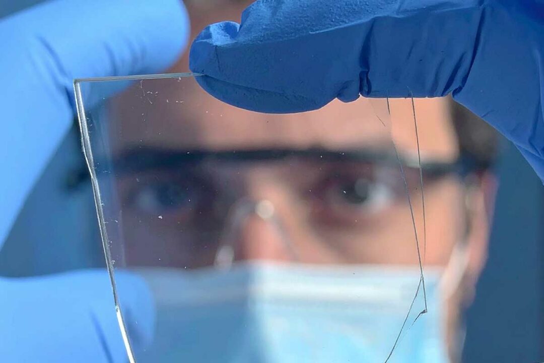 Des chercheurs inventent un verre qui retient la chaleur et qui est anti éblouissement.