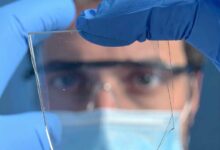 Des chercheurs inventent un verre qui retient la chaleur et qui est anti éblouissement.