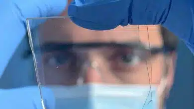Des chercheurs inventent un verre qui retient la chaleur et qui est anti éblouissement.