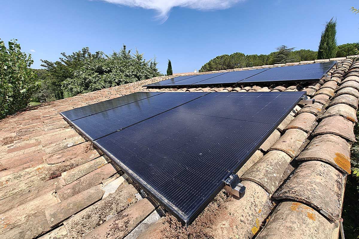 Lorsque la chaleur est trop importante, vos panneaux solaires perdent en performance, pour palier à cela, des chercheurs ont inventé un gel de refroidissement.