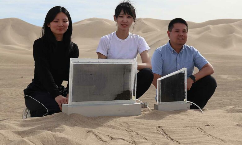 L'équipe de recherche du MIT (de gauche à droite), Shucong Li, « Will » Chang Liu et Xiao-Yun Yan et leurs récupérateurs d'eau passifs.