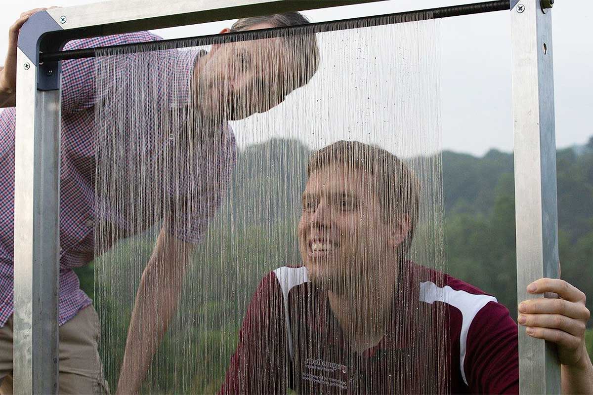 Des chercheurs ont (ré) inventé un moissonneur de brouillard pour produire de l'eau potable.