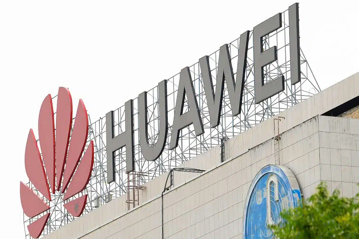 La marque Huawei vient de déposer un brevet pour une batterie à semi conducteur qui permettrait d'atteindre une autonomie de 3 000 km avec un véhicule électrique.