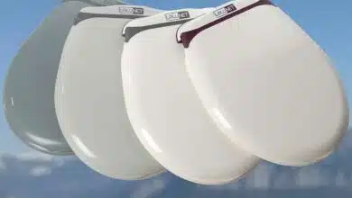 Enfin une lunette de toilettes sans charnières pour faciliter le nettoyage et garantir une hygiène parfaite.