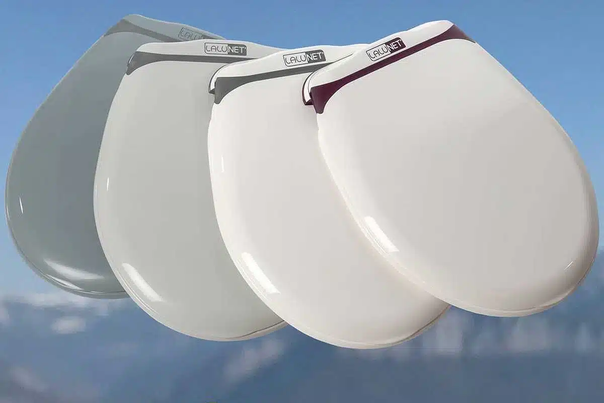 Enfin une lunette de toilettes sans charnières pour faciliter le nettoyage et garantir une hygiène parfaite.