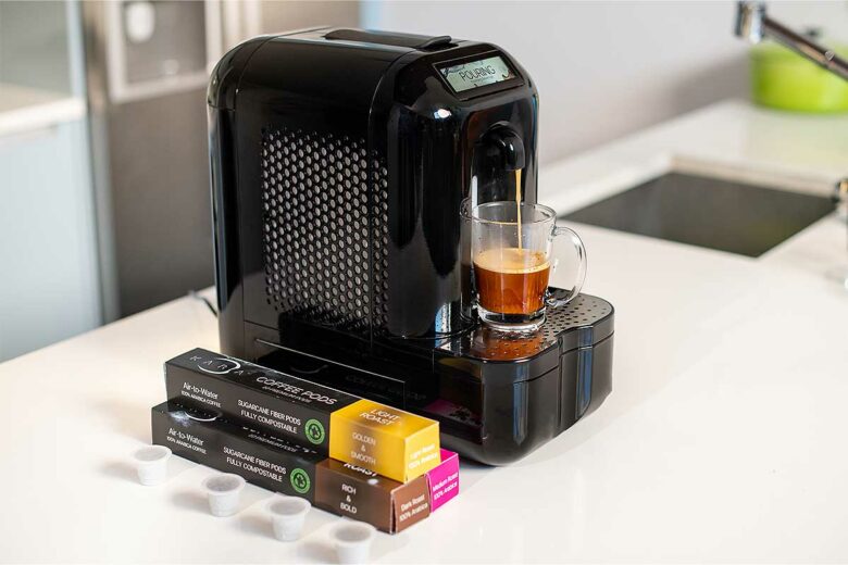 La machine à café qui est également un générateur d'eau atmosphérique.