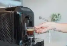 Une machine à café.