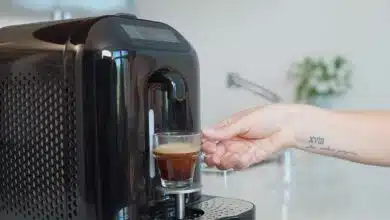 Une machine à café.