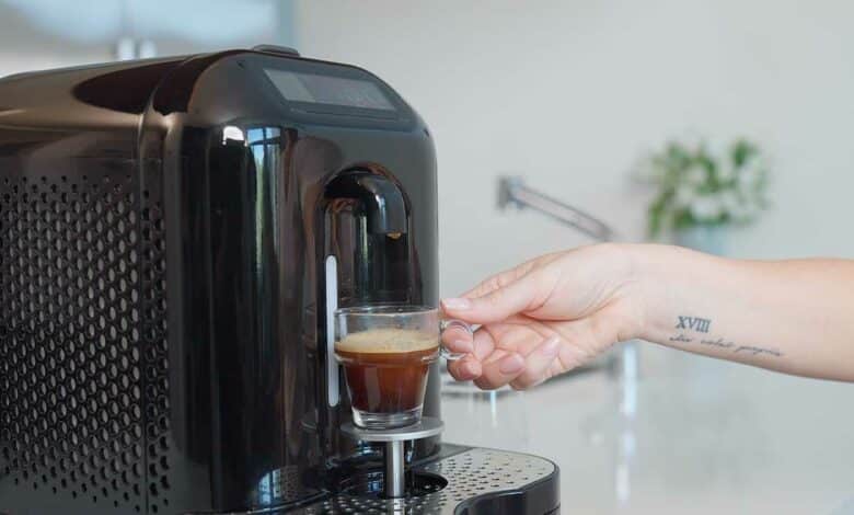 Une machine à café.