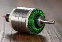 Un moteur électrique miniature sans bobine de cuivre
