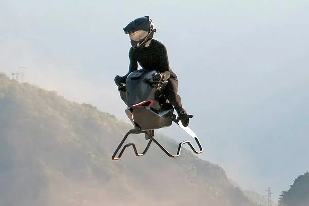 Une moto volante.