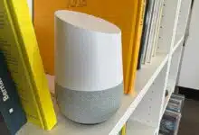 Un assistant vocal à la maison.
