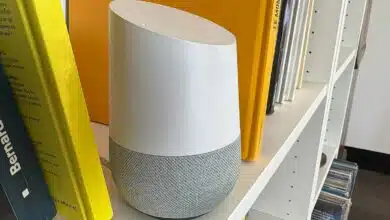 Un assistant vocal à la maison.