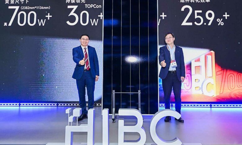 Longi a dévoilé un panneau solaire silicium lors du salon SNEC 2025 de Shangaï.