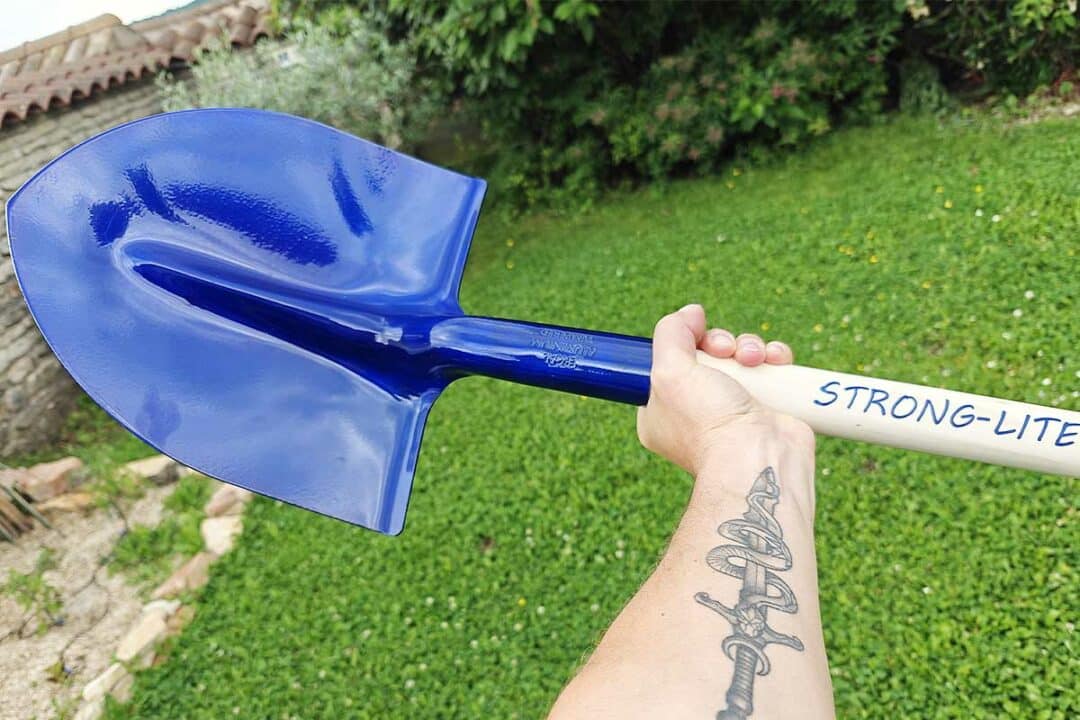 Une pelle aussi légère qu'une plume.