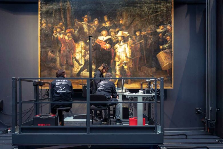 La peinture de Rembrandt « The Night Watch » en cours de restauration.