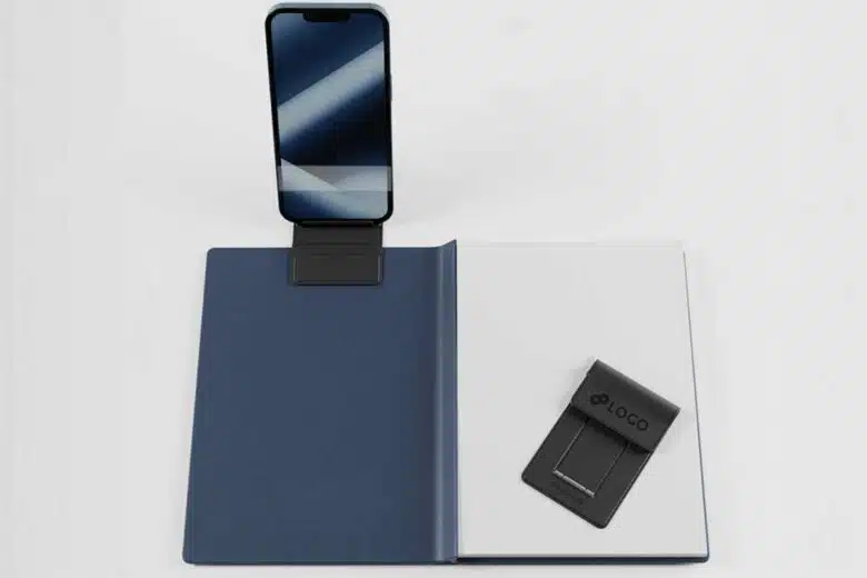 Un support en cuir végan pour lier un téléphone et un cahier.