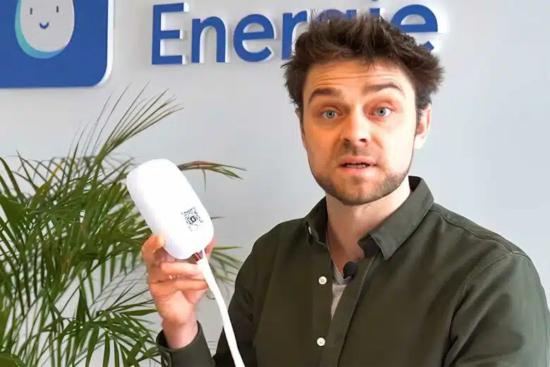 Le directeur d'Elax Energie présente son boitier.