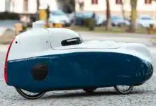 Un vélomobile entièrement caréné.