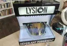 Une visière avec un film de protection Lysion.