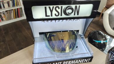 Une visière avec un film de protection Lysion.