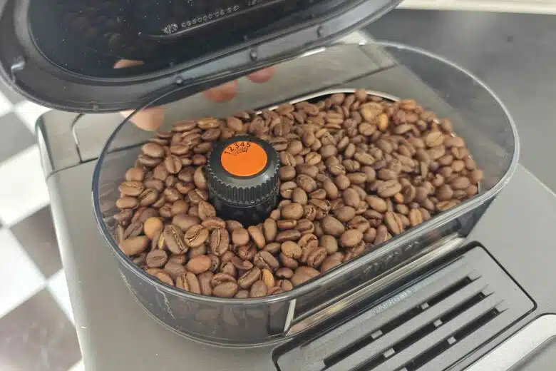 Un réservoir à grain un peu petit.