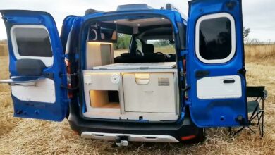 Une panoplie d'équipements pour ce mini camper aménagé.