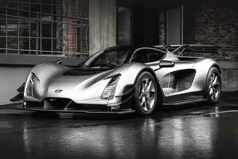 Une hypercar Czinger équipée de la batterie haute densité de RML Group.