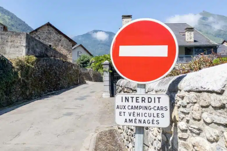 Interdit aux camping cars.